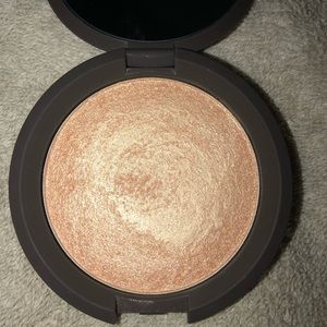 Becca highlighter champagne pop